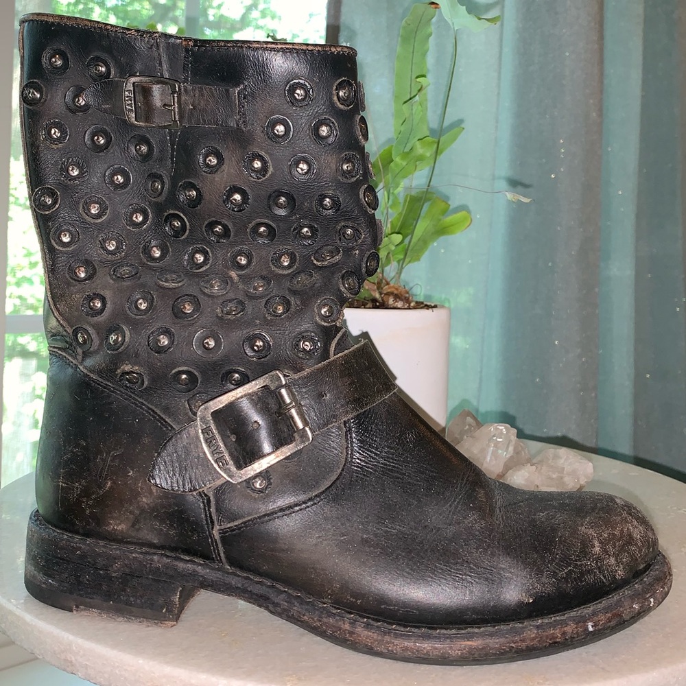 Fabulous Frye boots!  Size 8.5.